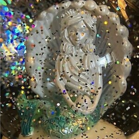 NWT 🧜🏻‍♀️Mermaid light-up Water Globe 3 wick candle holder - Picture 4 of 7
